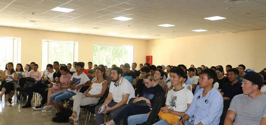 Almatyda «Jas kásipker» jobasynyń aıasynda ekinshi tolqyny oqytylýda