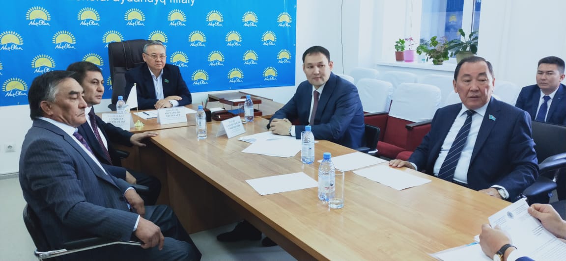 Májilis depýtaty Almaty oblysynyń Eskeldi aýylynda  azamattardy qabyldady