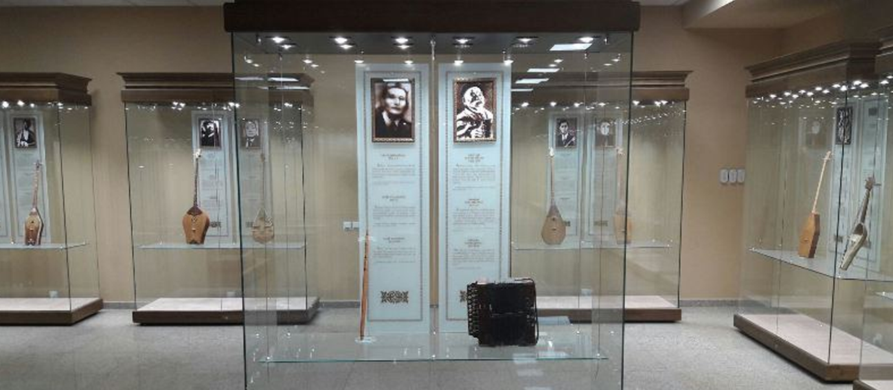 Dástúrli mýzyka ortalyǵynda Abaı men Birjannyń dombyrasy saqtalǵan