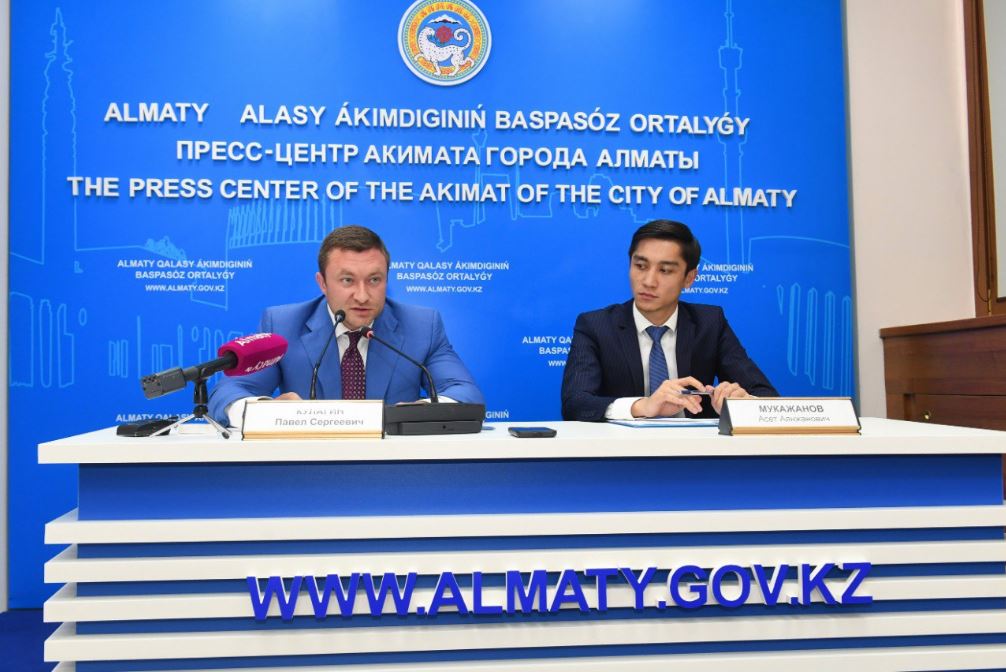 Almaty aýdandarynyń basshylary júzege asqan jumystar boıynsha esep berip jatyr