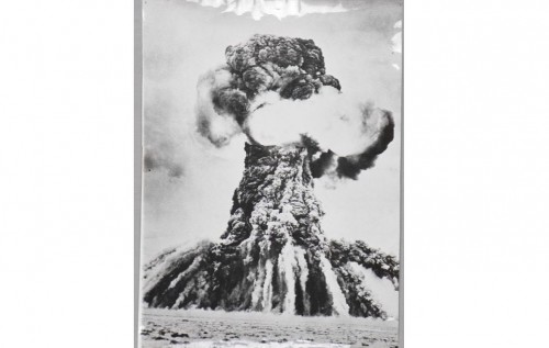 Álemge beıbitshilik nuryn shashqan