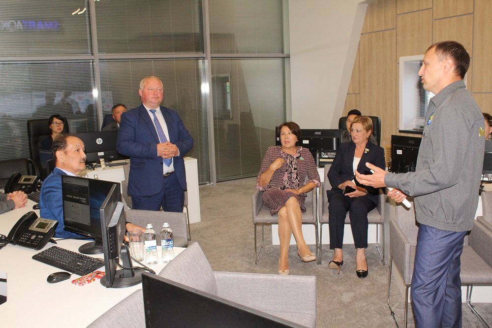 Májilis depýtattary Smart Aqkol ortalyǵynyń jumysymen tanysty