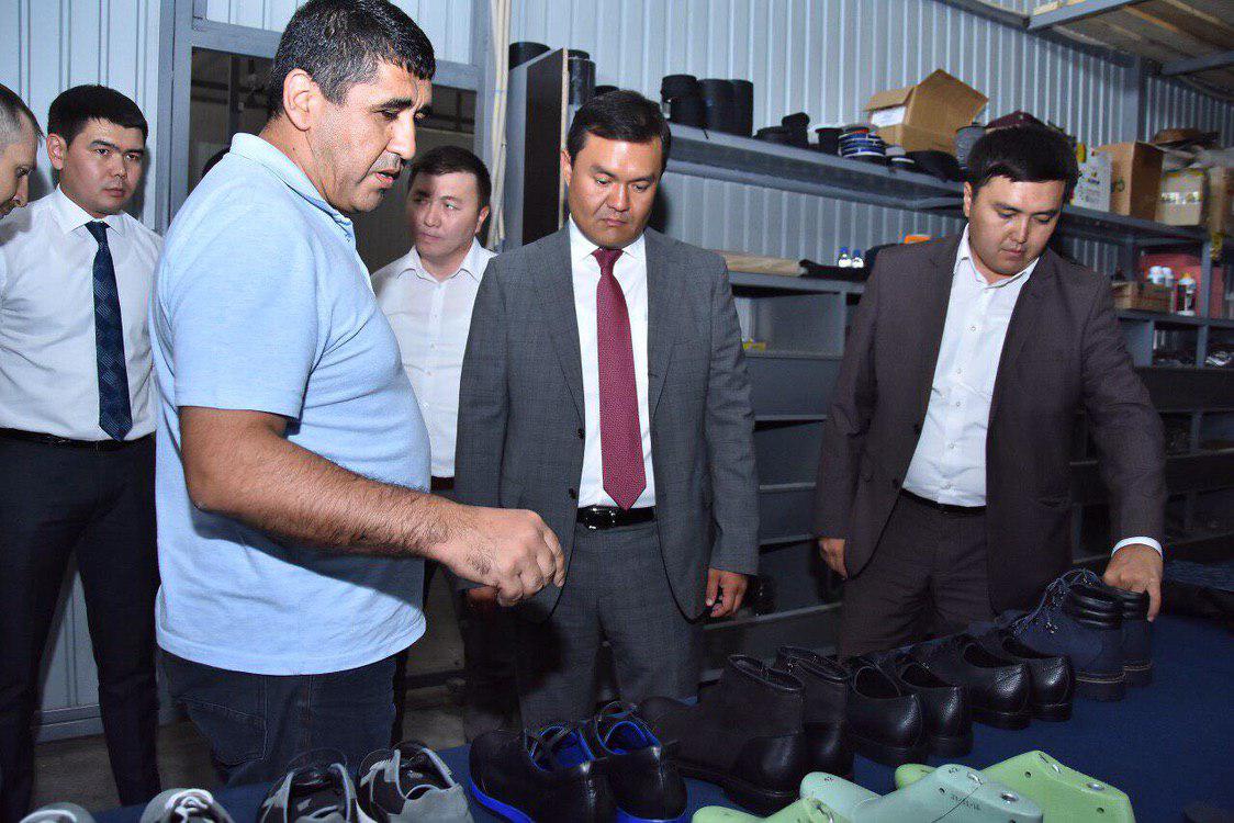 SIM óńirlerdegi front-ofısterdiń jumysymen tanysty