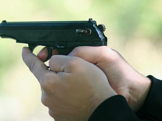 Almaty oblysynda belsendige oq atty degen kúdikpen aýyl ákimi ustaldy