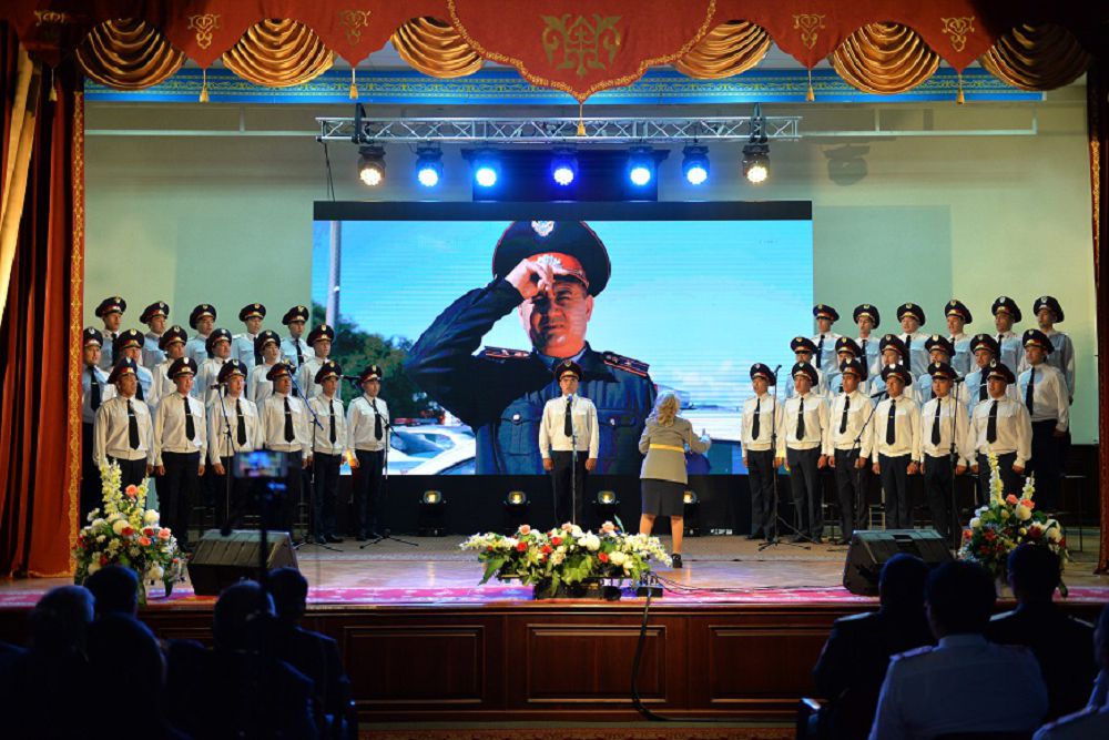 IIM batyldyǵy úlgi qyzmetkerlerdi marapattady