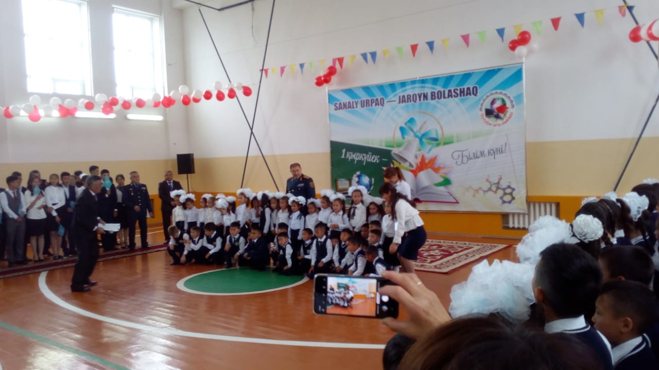 Ishki ister mınıstri Qyzyljar aýyldyq mektebine bardy