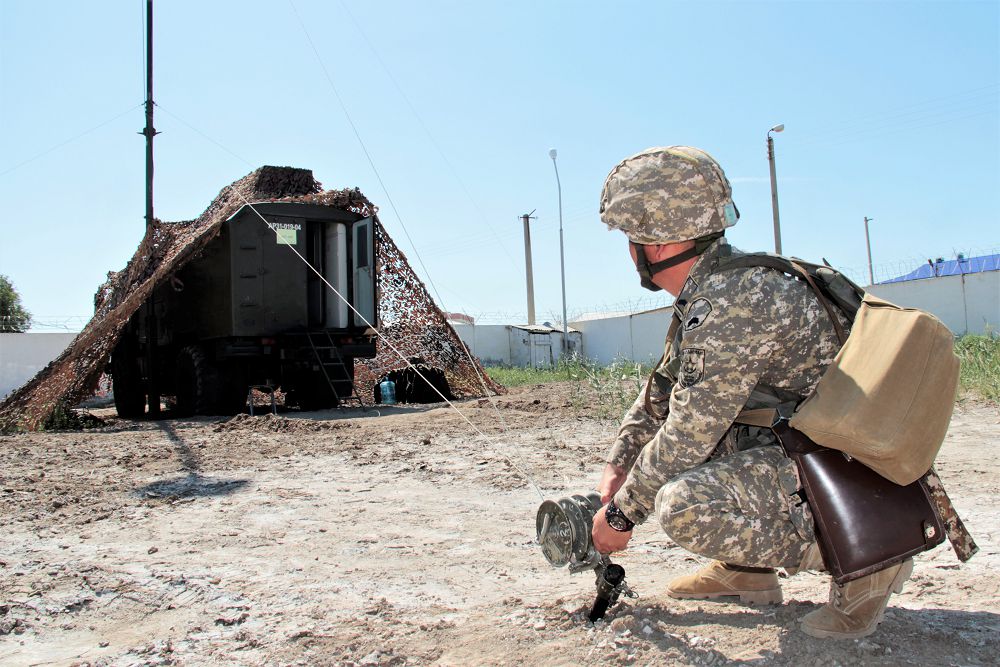 «Batys» О́ńirlik qolbasshylyǵynda áskerı baılanysshylardyń aýqymdy oqýy aıaqtaldy