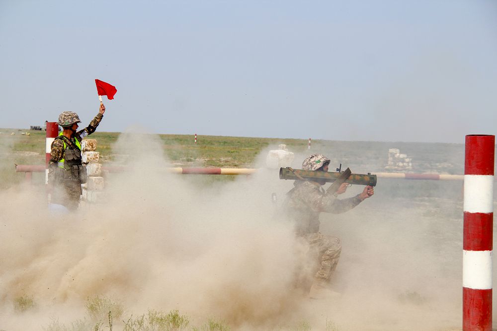 RHBQ bólimsheleri alǵash ret ret jaıaý áskeriniń reaktıvtik ognemetterinen jaýyngerlik atystaryn ótkizdi