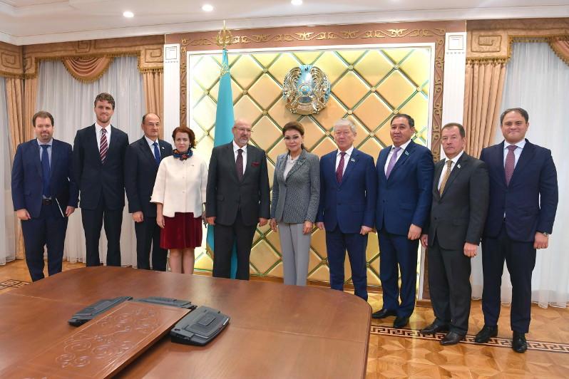 Darıǵa Nazarbaeva Az ulttar isteri jónindegi EQYU Joǵarǵy komıssaryn qabyldady