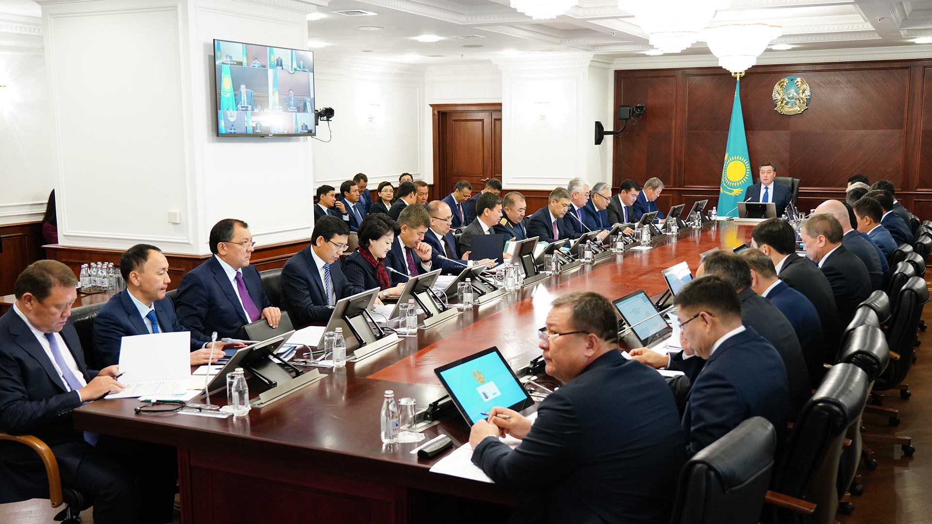 Premer-Mınıstr egin jınaý naýqanynyń júrgizilý barysyn baǵalady