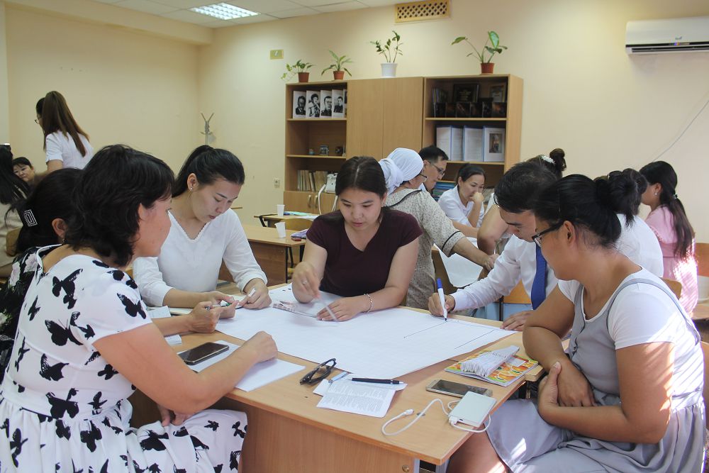 Mańǵystaýda 100-ge jýyq ustaz «Kásipkerlik negizderi» pániniń ádistemesin úırendi