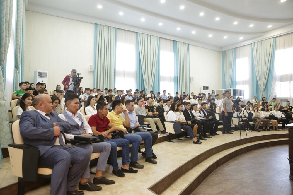 Shymkenttiń barlyq bilim berý mekemelerinde biryńǵaı adaldyq saǵaty ótti