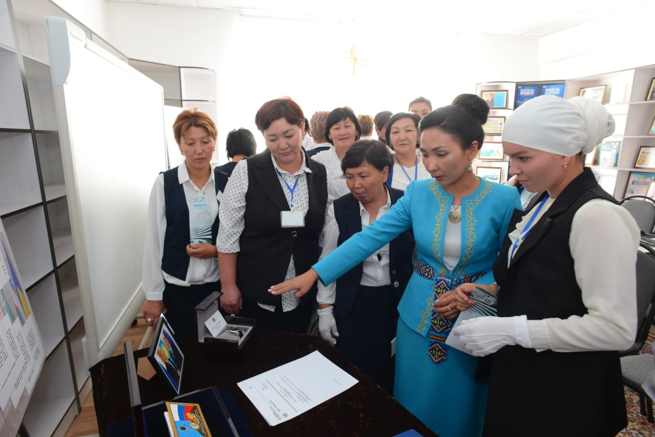 Jambylda Elbasy kitaphanasynyń kóshpeli kórmesi bastaldy