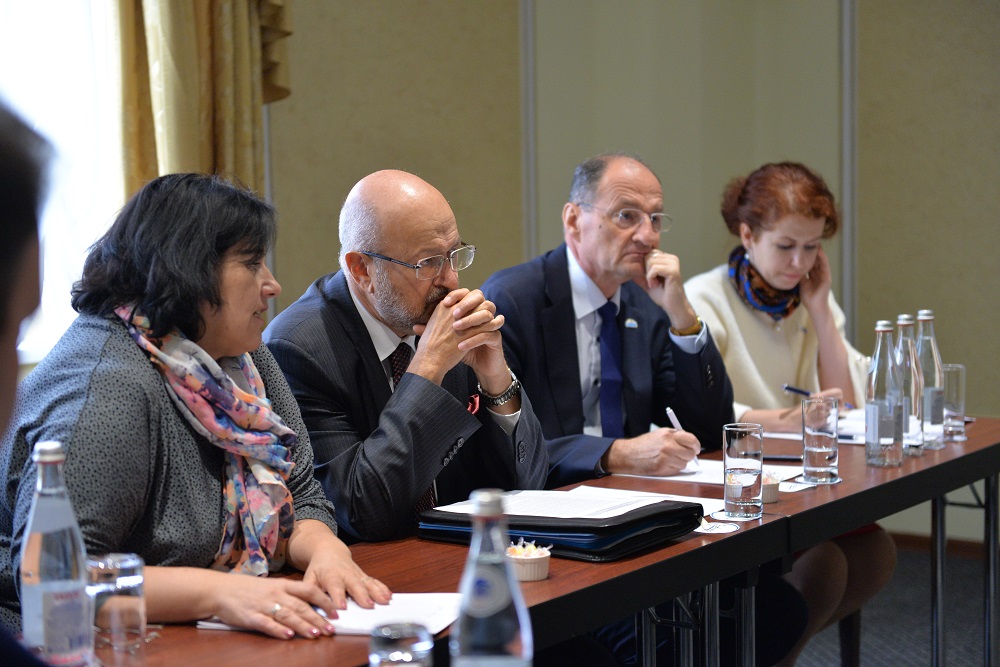 Ishki ister mınıstri EQYU-nyń Az ulttar isteri jónindegi Joǵarǵy komıssarymen kezdesti