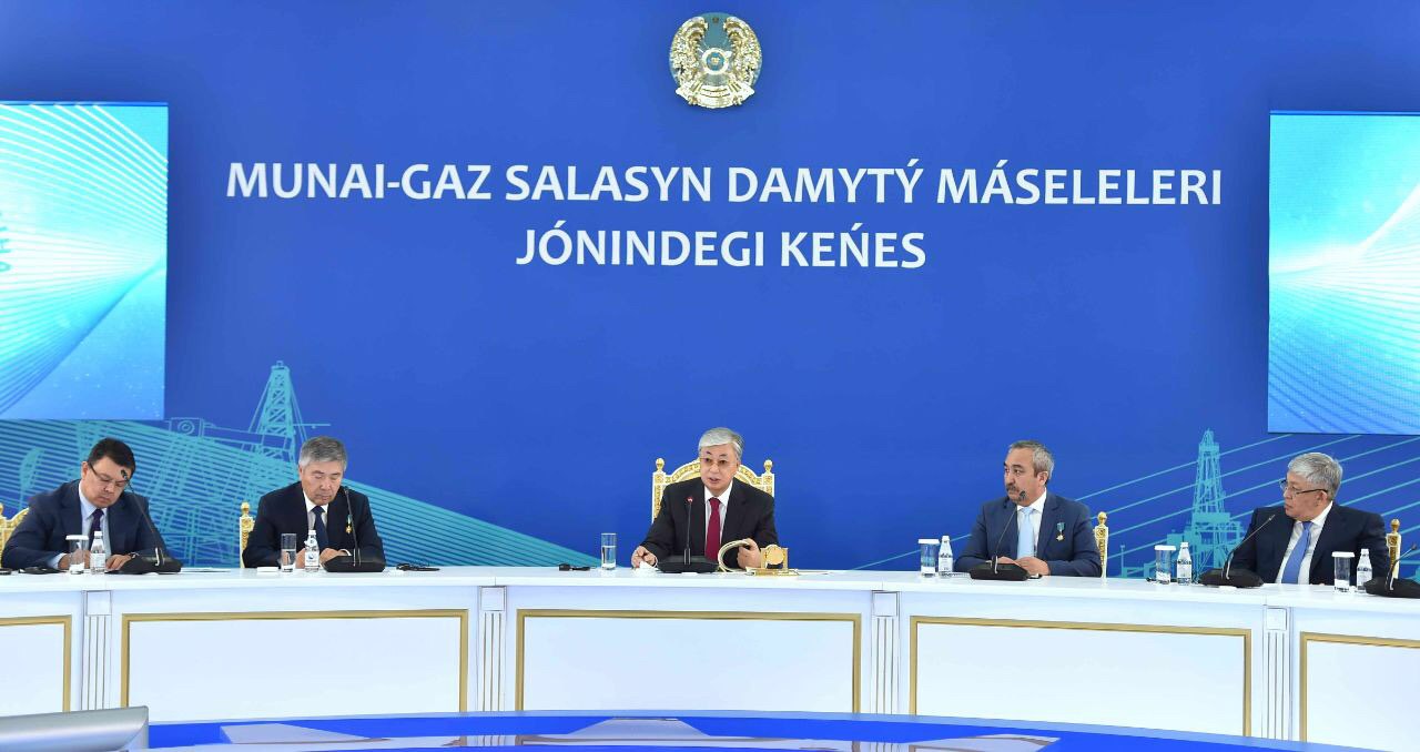 Memleket basshysy munaı-gaz salasyn damytý máseleleri jóninde keńeıtilgen keńes ótkizdi