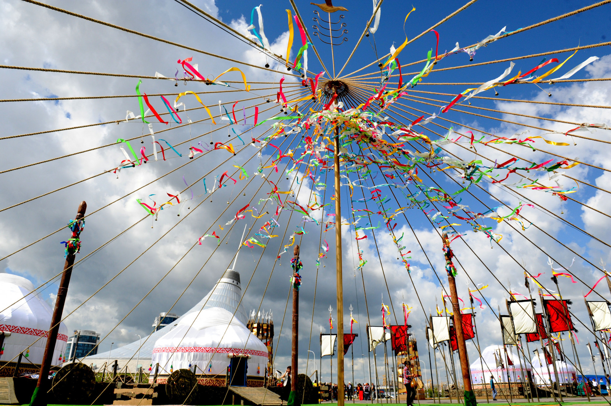 Elordada demalys kúni qaıda barýǵa bolady