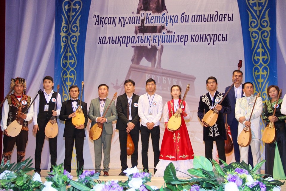 Jezqazǵanda «Aqsaq qulan» kúıshiler konkýrsy ótti