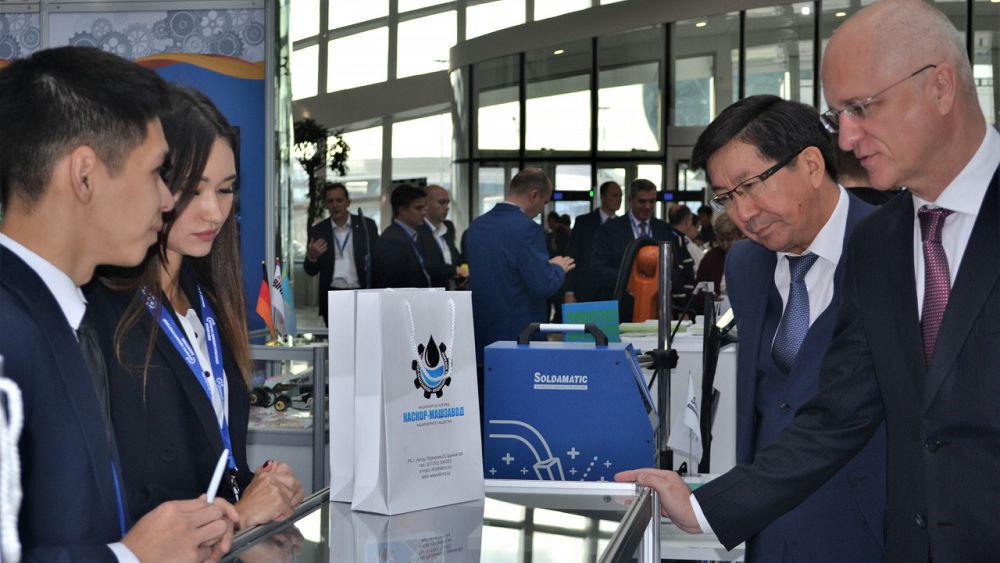 Qazaq­stan mashına Jasaý­shylarynyń VII forý­my ótýde