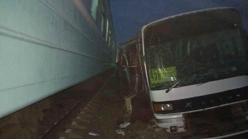 KTJ: Keptelis saldarynan avtobýs ótkelde turyp qalǵan