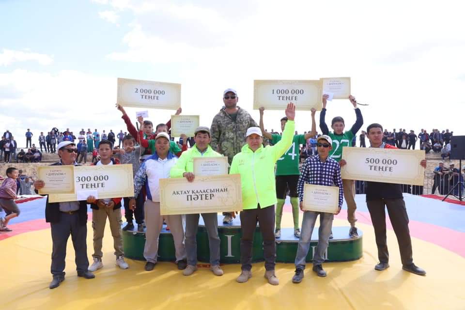 Mańǵystaýdaǵy asta alaman báıge jeńimpazy 2 bólmeli páter utyp aldy