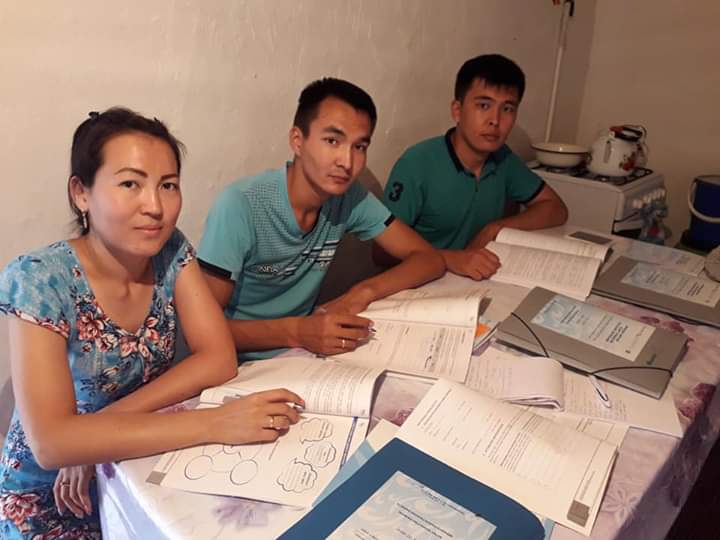 Batys Qazaqstanda aýyl jastary jańa kásipke grant utyp aldy