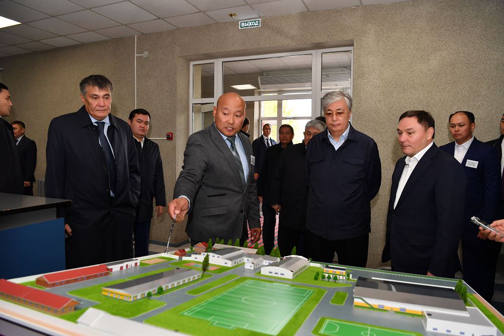 Memleket basshysy T. Ýálıev atyndaǵy sport mektebine bardy