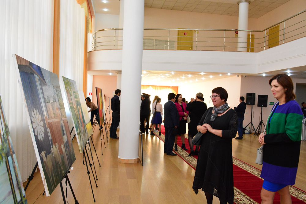 Halyqaralyq sýretshiler forýmy máresine jetti