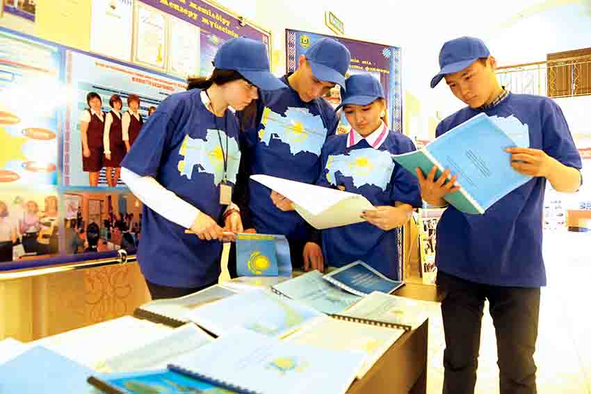 Orazkúl Asanǵazy: Til tuǵyry bıikteıdi