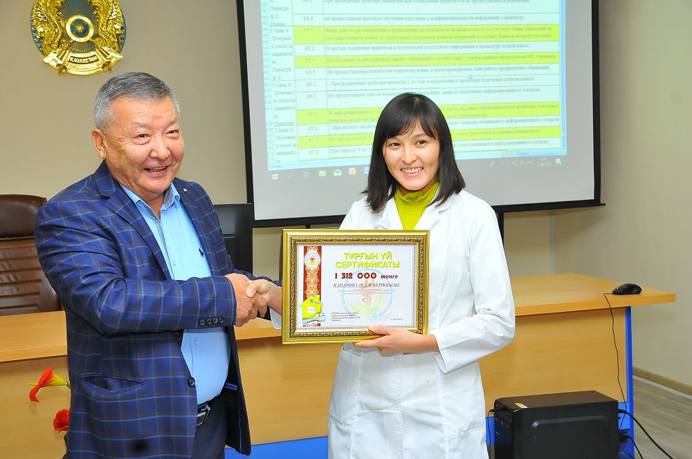 «Senim» kásipodaǵy turǵyn úı sertıfıkattaryn tabystady