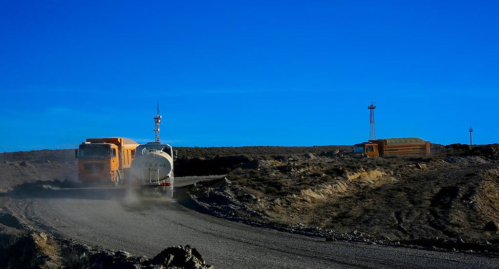 Shetpeni shańǵa kómgen karerlerdiń tas ýatý qondyrǵylary aýyldan 10 shaqyrym qashyqtyqqa kóshiriledi