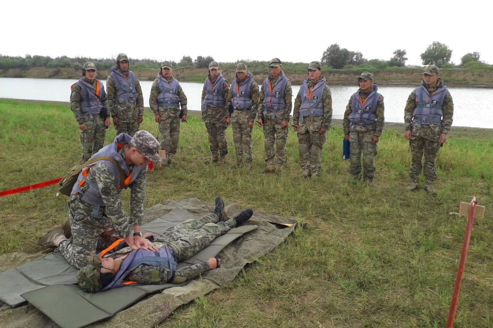 Qarýly kúshterdiń «áskerı júzgishteri» mashyqtylyqtaryn lagerlik jıyndarda arttyrýda