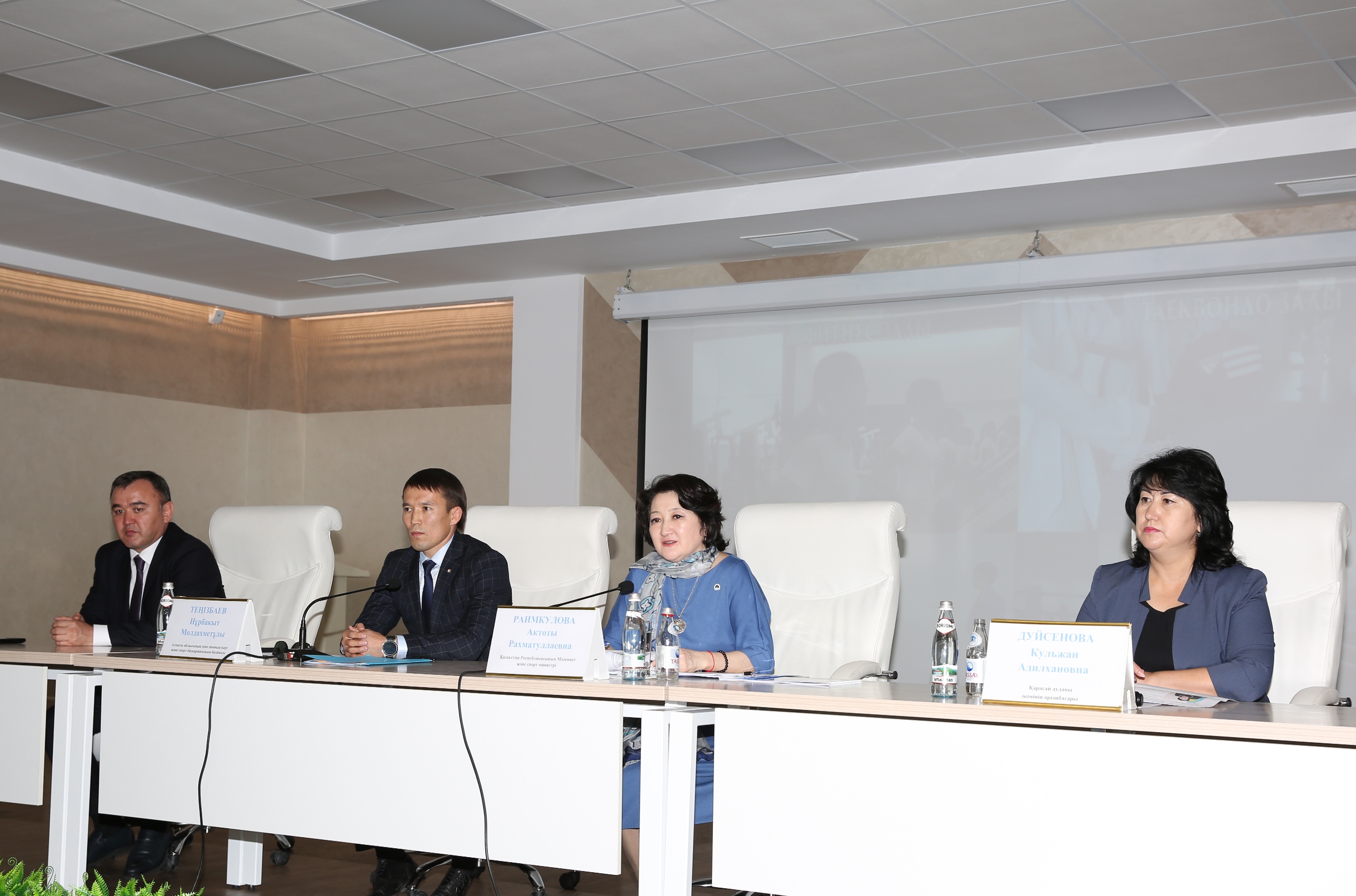 Mádenıet qyzmetkerleriniń jalaqysyn arttyrý úshin Úkimetke tıisti qaýly ázirlendi - A. Raıymqulova