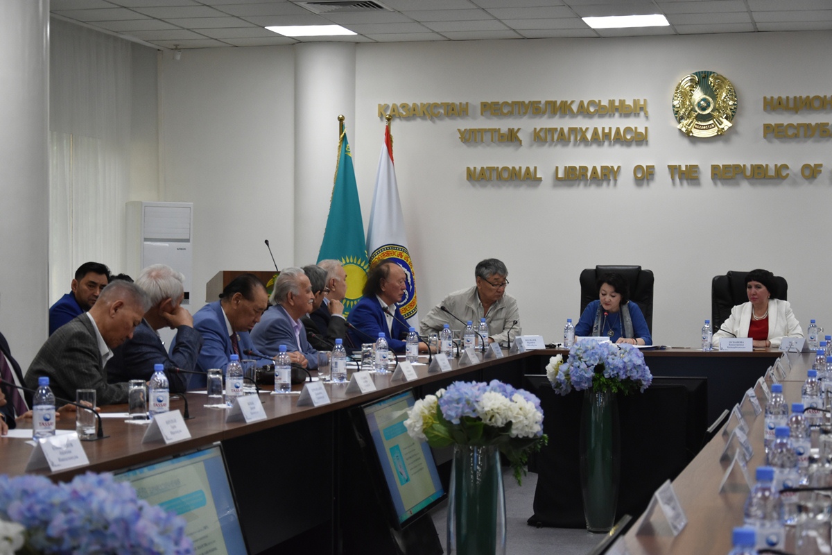 Mádenıet qyzmetkerleriniń jalaqysy 40 paıyzǵa ósedi