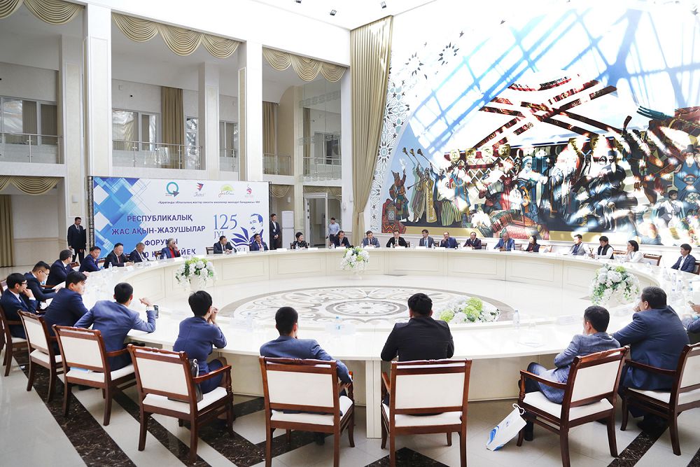 Áńgime ózegi – ádebıettiń erteńi