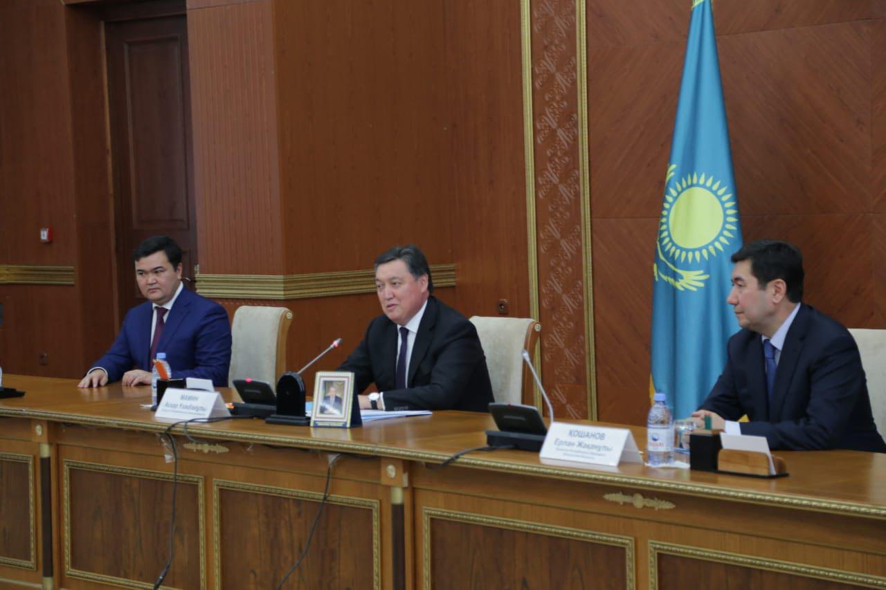 Asqar Mamın Qaraǵandy oblysynyń jańa ákimin tanystyrdy