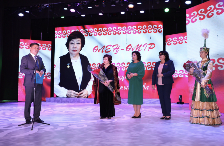 Oralda aqyn Aqushtap Baqtygereevanyń 75 jyldyq mereıtoıy toılandy