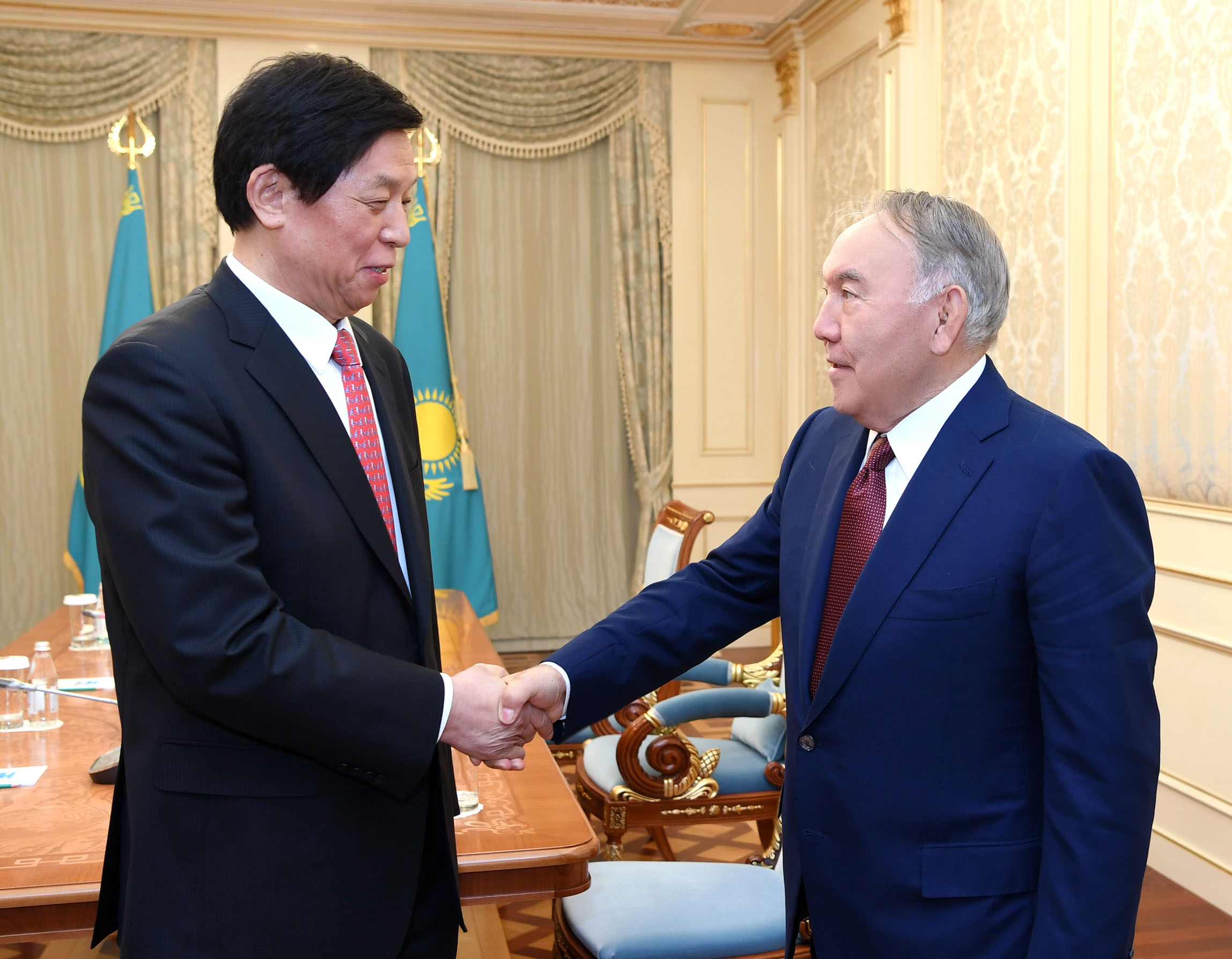 Lı Chjanshý Nursultan Nazarbaevqa Sı Szınpınniń jyly lebizin jetkizdi