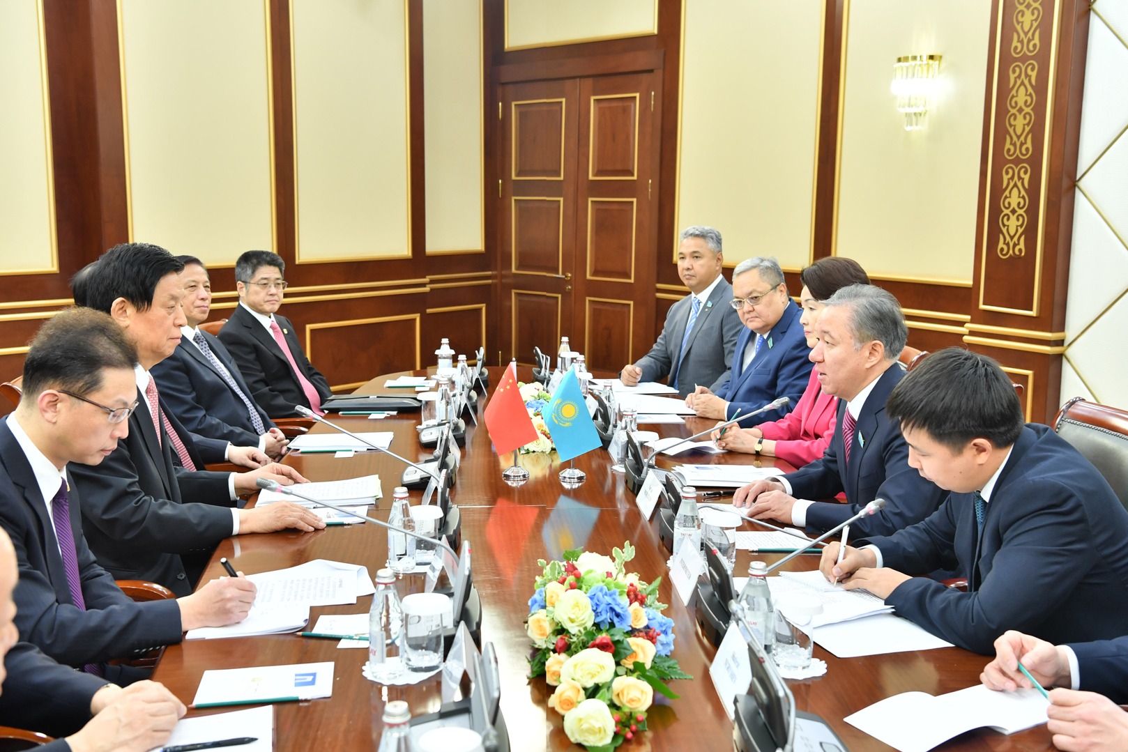 Nurlan Nyǵmatýlın Lı Chjanshýmen kezdesti