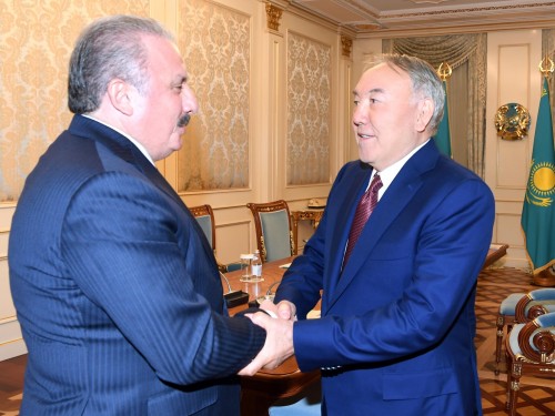 Elbasy Túrkııa Respýblıkasynyń Uly Ulttyq Jınalysynyń spıkeri Mustafa Shentoppen kezdesti