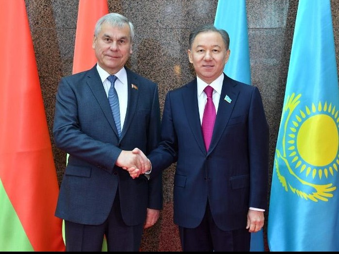 Májilis tóraǵasy Belarýs Parlamenti О́kilder Palatasynyń spıkerimen kezdesti