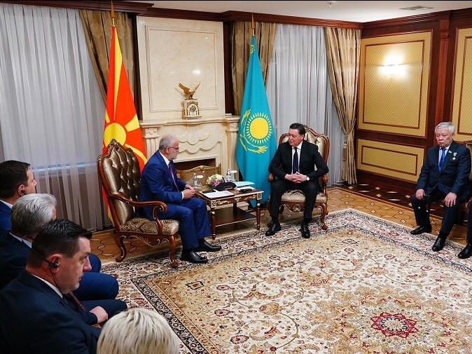 Premer-Mınıstr Eýropa jáne Azııa Parlamentteri spıkerleriniń 4-keńesiniń qatysýshylarymen kezdesti