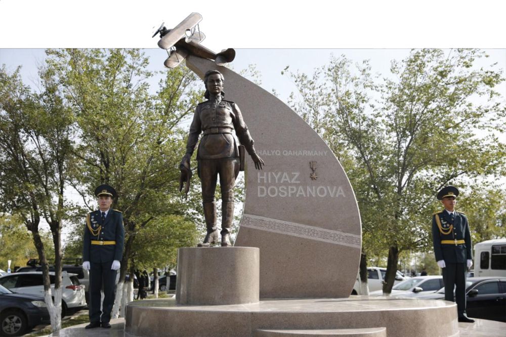 Atyraýda Hıýaz Dospanovanyń eskertkishi ashyldy