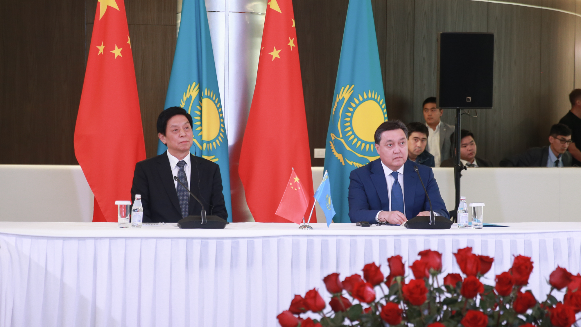 Asqar Mamın Lı Chjanshýmen kezdesti