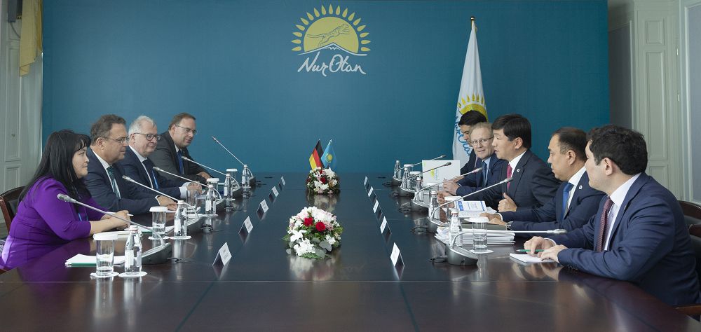 GFR Býndestagynyń vıse-tóraǵasy: Qazaqstan turaqtylyqtyń arqasynda qarqyndy serpilis jasady