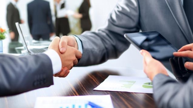 Aǵa býynnyń aqyly men ınternettiń «ıgiligi»