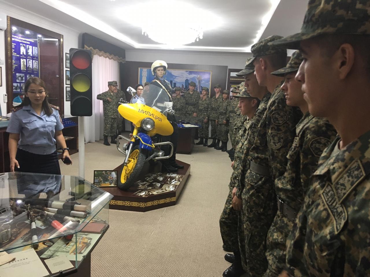 Aqtaýda sarbazdar saqshylarǵa qonaqqa keldi