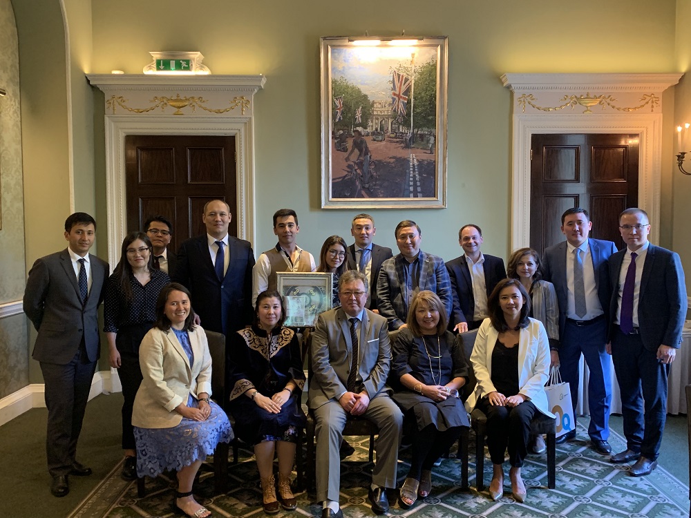 Ulybrıtanııada turatyn otandastardyń qatysýymen bıznes-forým ótti