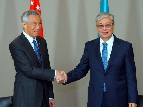 Qazaqstan Prezıdenti Sıngapýr Premer-Mınıstri Lı Sıan Lýnmen kezdesti
