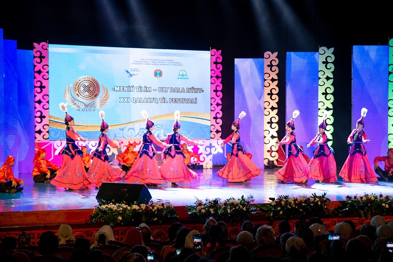 Elordada qalalyq til festıvali qorytyndylandy
