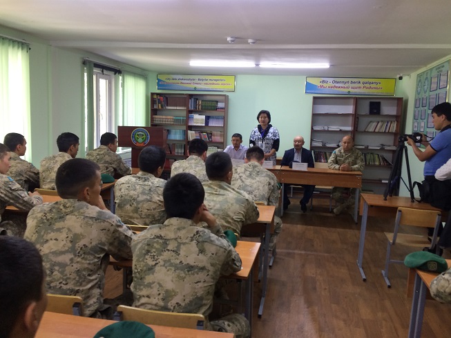 «Rýhanı kerýen» músheleri áskerı qyzmetshilermen kezdesti